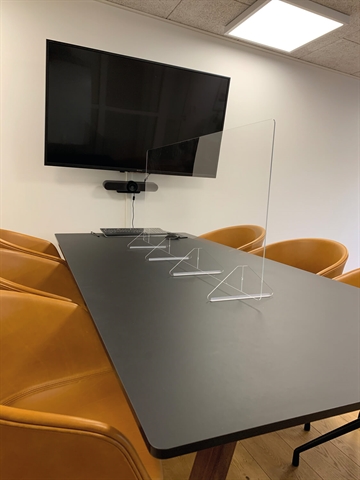XL akrylglas display til kontor og mødelokale